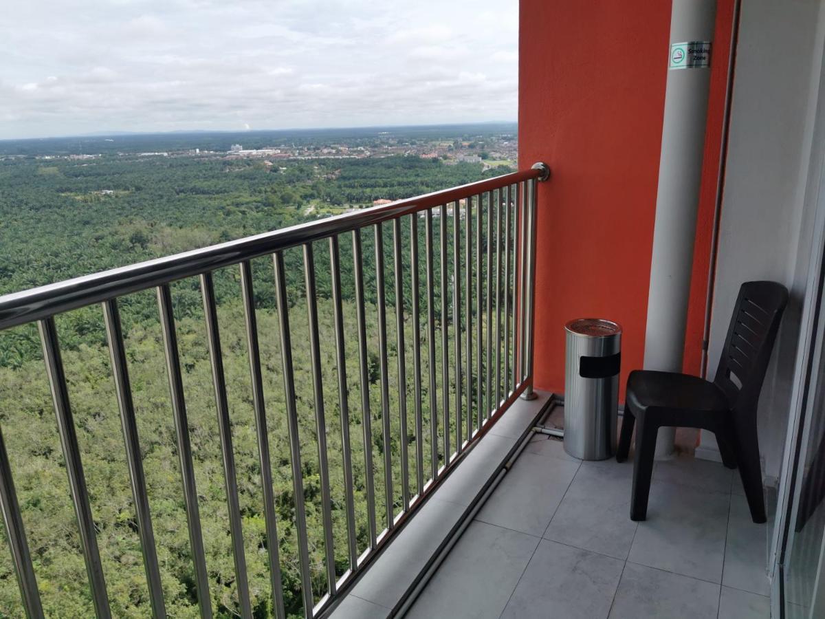 Coco Homestay 旅人の家@The Venus Sitiawan Perak Exteriör bild