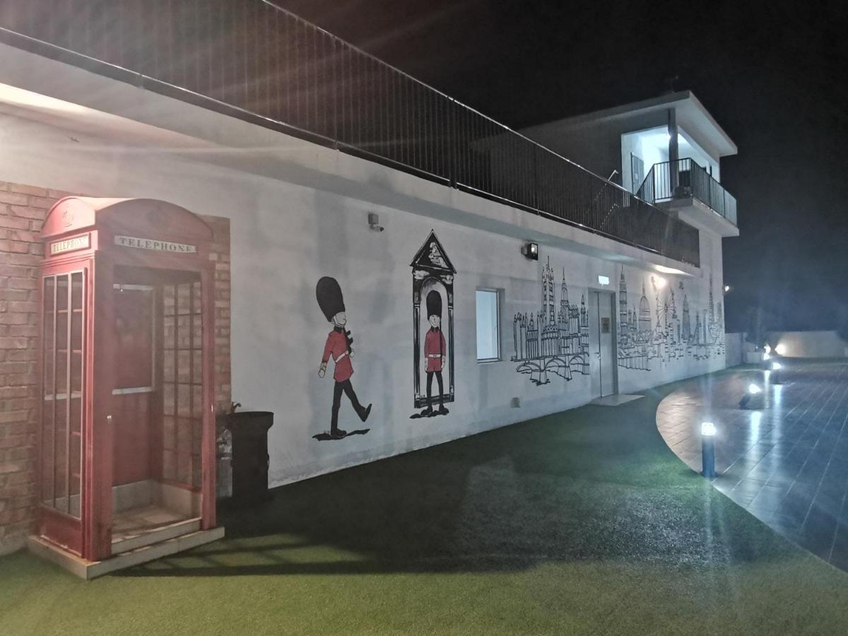 Coco Homestay 旅人の家@The Venus Sitiawan Perak Exteriör bild